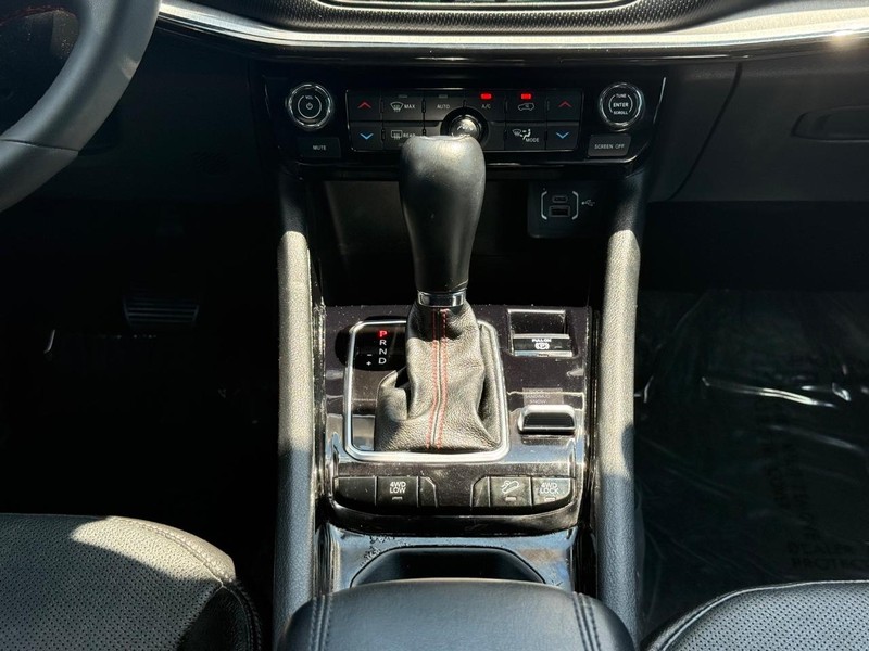 Jeep Compass Vehicle Image 13