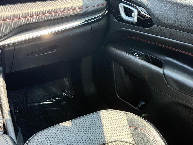 Jeep Compass Vehicle Image 15
