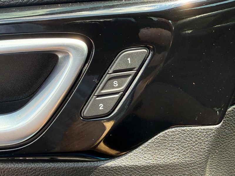 Jeep Compass Vehicle Image 16