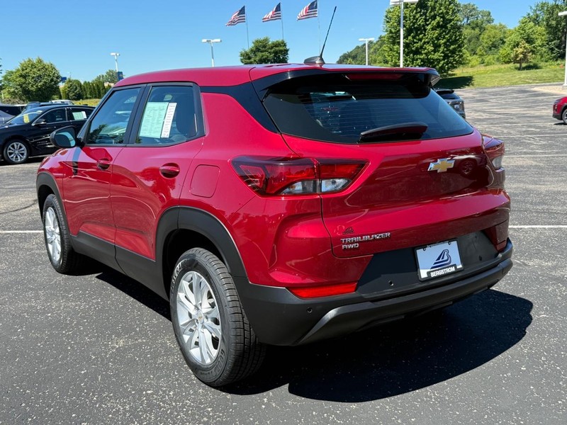 Chevrolet Trailblazer Vehicle Full-screen Gallery Image 06