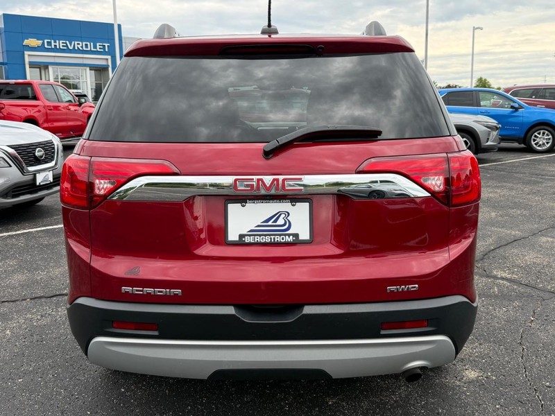 GMC Acadia Vehicle Full-screen Gallery Image 04