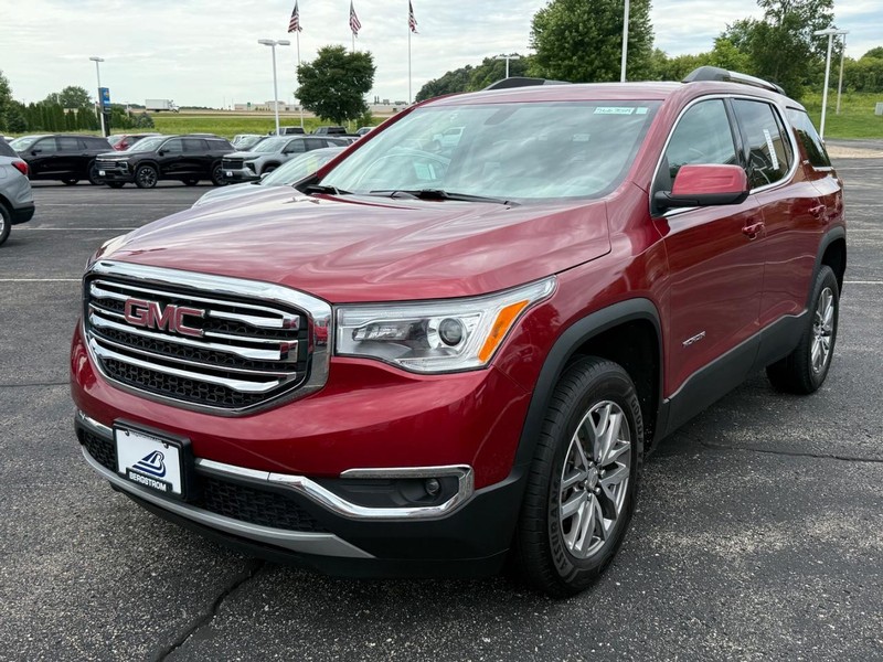 GMC Acadia Vehicle Full-screen Gallery Image 08