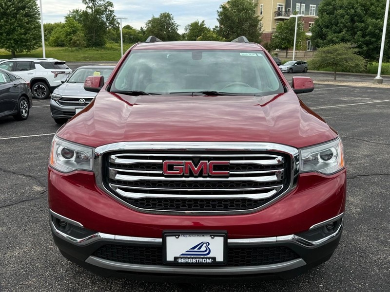 GMC Acadia Vehicle Full-screen Gallery Image 09
