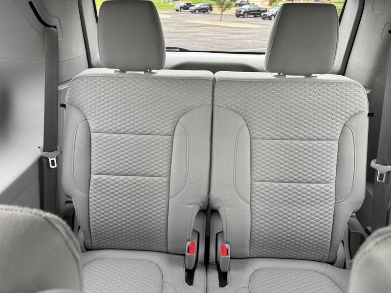GMC Acadia Vehicle Full-screen Gallery Image 11