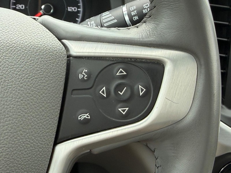 GMC Acadia Vehicle Full-screen Gallery Image 18
