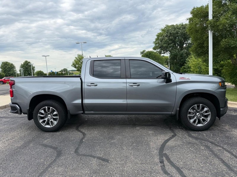 Chevrolet Silverado 1500 Vehicle Full-screen Gallery Image 02