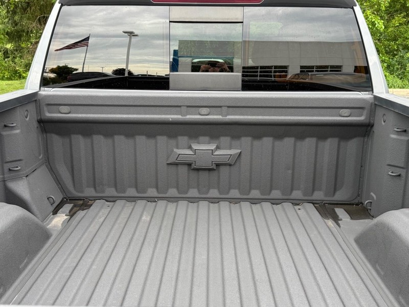 Chevrolet Silverado 1500 Vehicle Full-screen Gallery Image 05