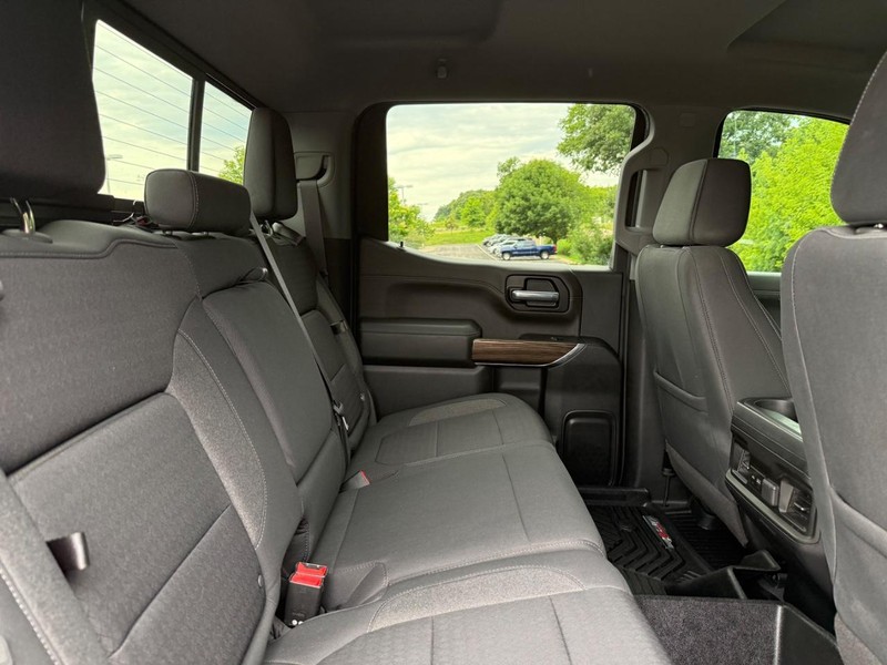 Chevrolet Silverado 1500 Vehicle Full-screen Gallery Image 10