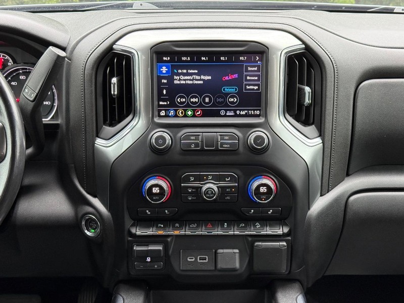Chevrolet Silverado 1500 Vehicle Full-screen Gallery Image 12