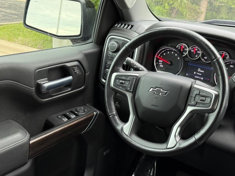 Chevrolet Silverado 1500 Vehicle Full-screen Gallery Image 13