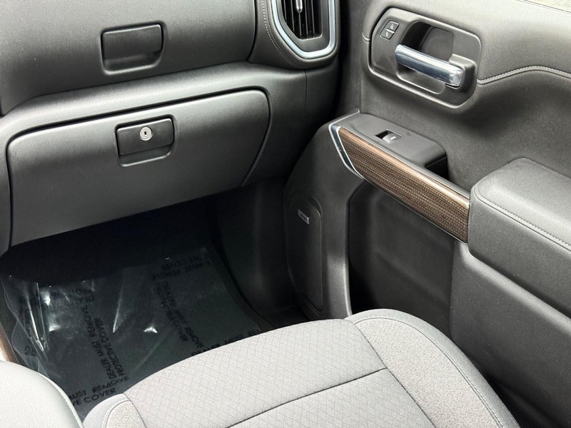 Chevrolet Silverado 1500 Vehicle Full-screen Gallery Image 14