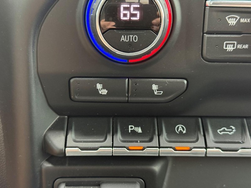 Chevrolet Silverado 1500 Vehicle Full-screen Gallery Image 19