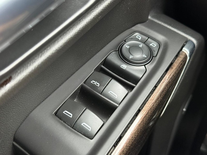 Chevrolet Silverado 1500 Vehicle Full-screen Gallery Image 20