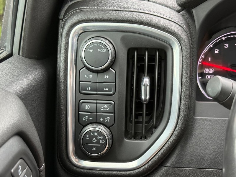 Chevrolet Silverado 1500 Vehicle Full-screen Gallery Image 21
