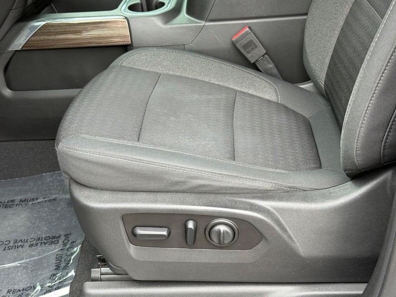 Chevrolet Silverado 1500 Vehicle Full-screen Gallery Image 22