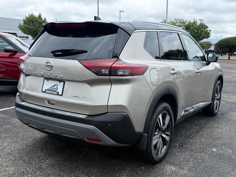 Nissan Rogue Vehicle Image 03
