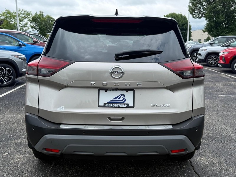 Nissan Rogue Vehicle Image 04