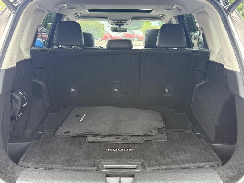 Nissan Rogue Vehicle Image 05