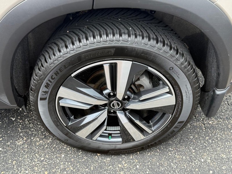 Nissan Rogue Vehicle Image 07