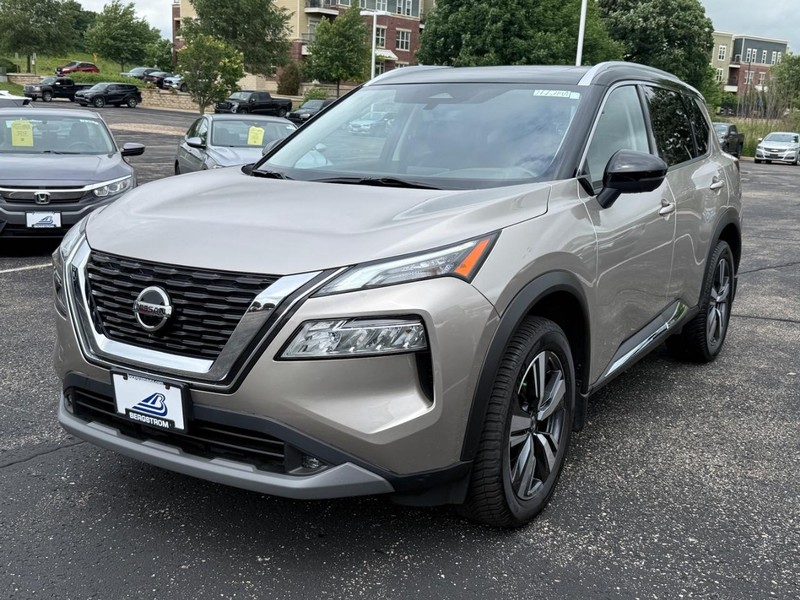Nissan Rogue Vehicle Image 08