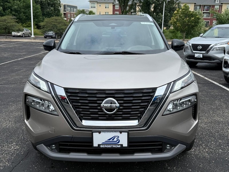 Nissan Rogue Vehicle Image 09