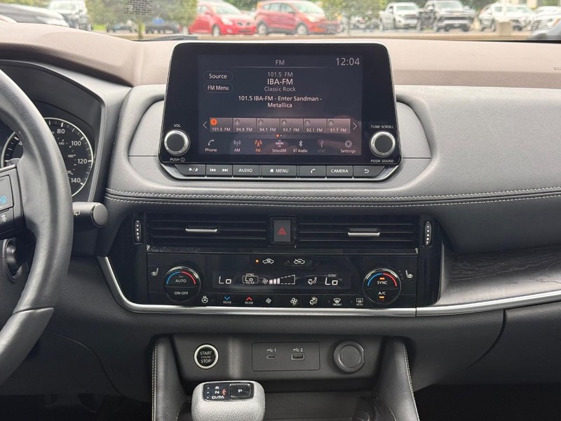 Nissan Rogue Vehicle Image 12