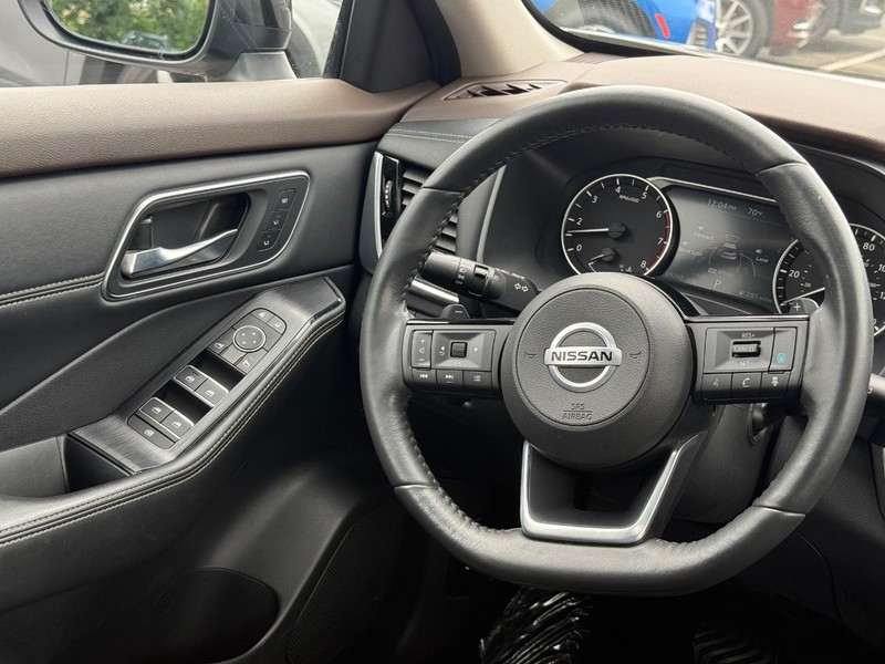 Nissan Rogue Vehicle Image 14