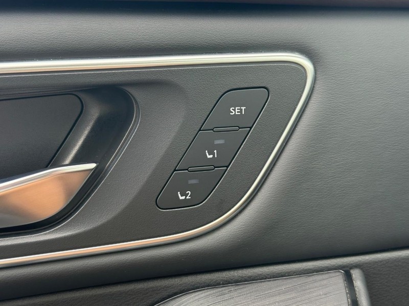 Nissan Rogue Vehicle Image 16