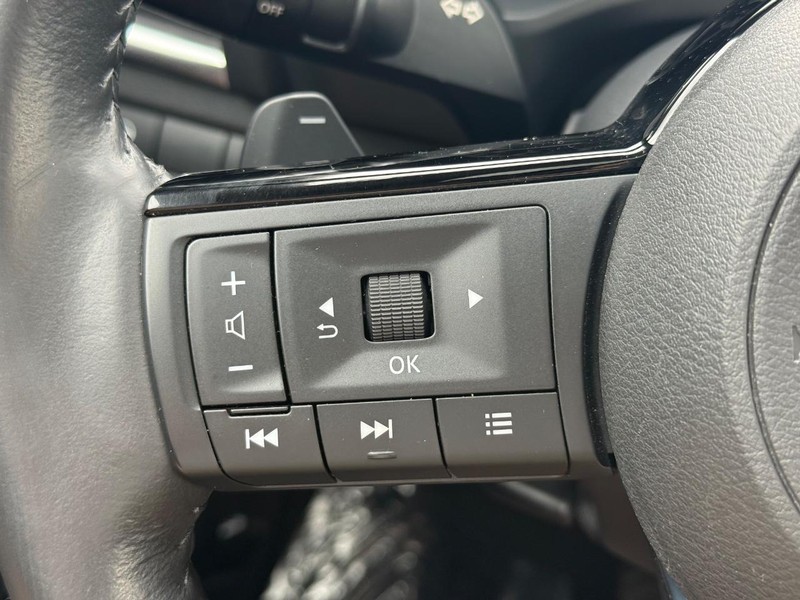 Nissan Rogue Vehicle Image 17