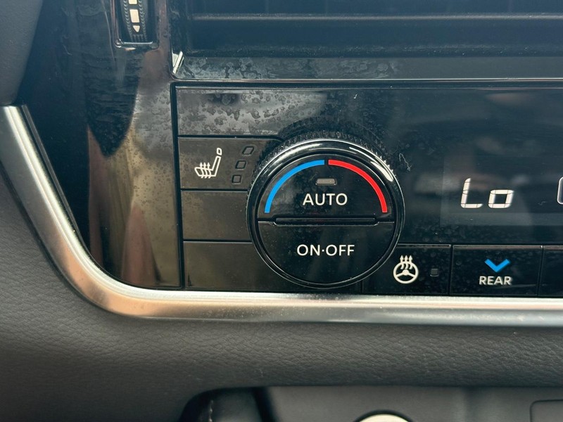 Nissan Rogue Vehicle Image 21