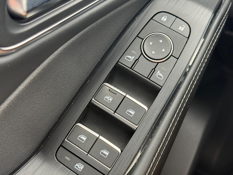 Nissan Rogue Vehicle Image 22