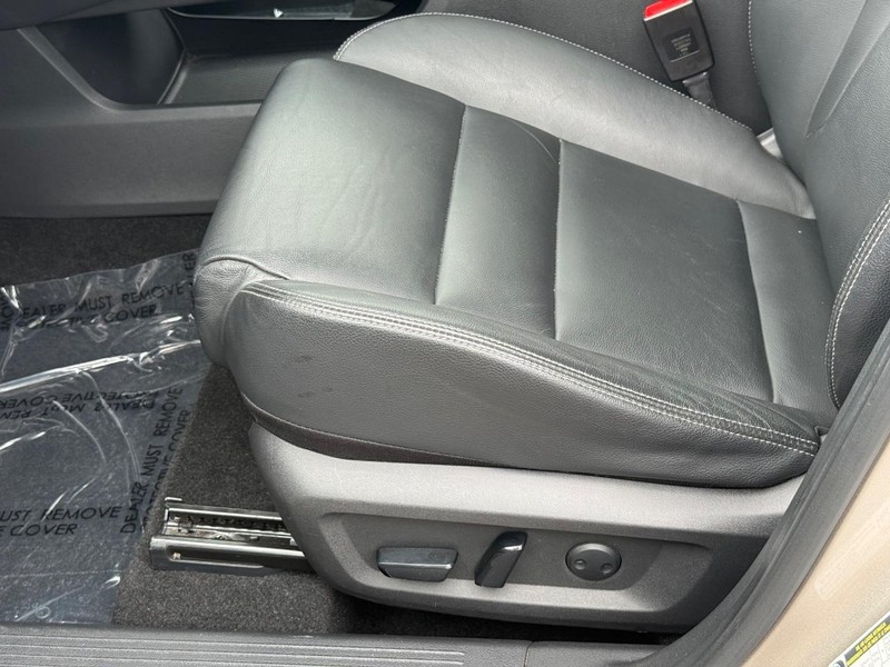 Nissan Rogue Vehicle Image 23