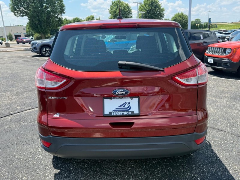Ford Escape Vehicle Full-screen Gallery Image 04