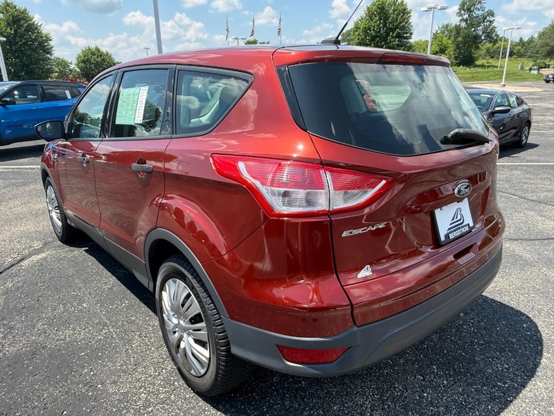 Ford Escape Vehicle Full-screen Gallery Image 06