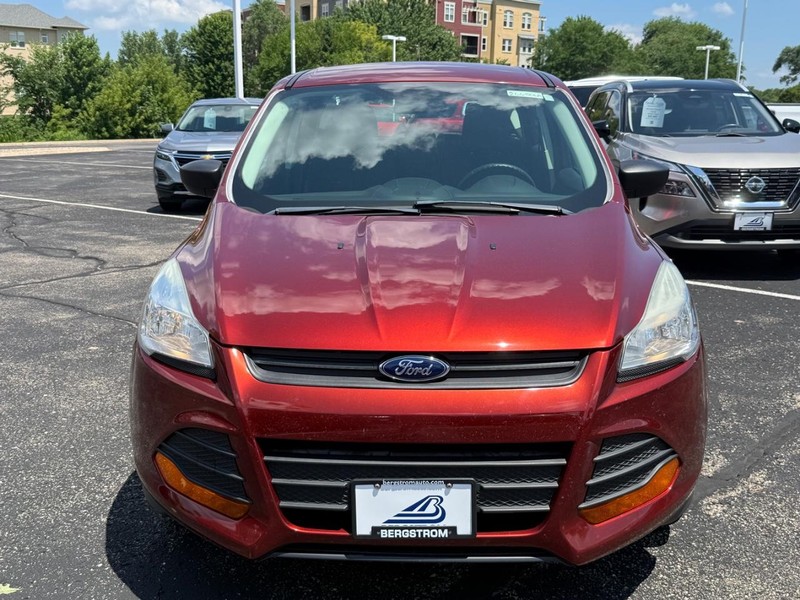 Ford Escape Vehicle Full-screen Gallery Image 09