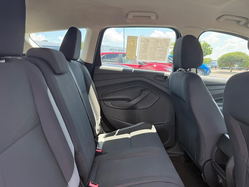 Ford Escape Vehicle Full-screen Gallery Image 10