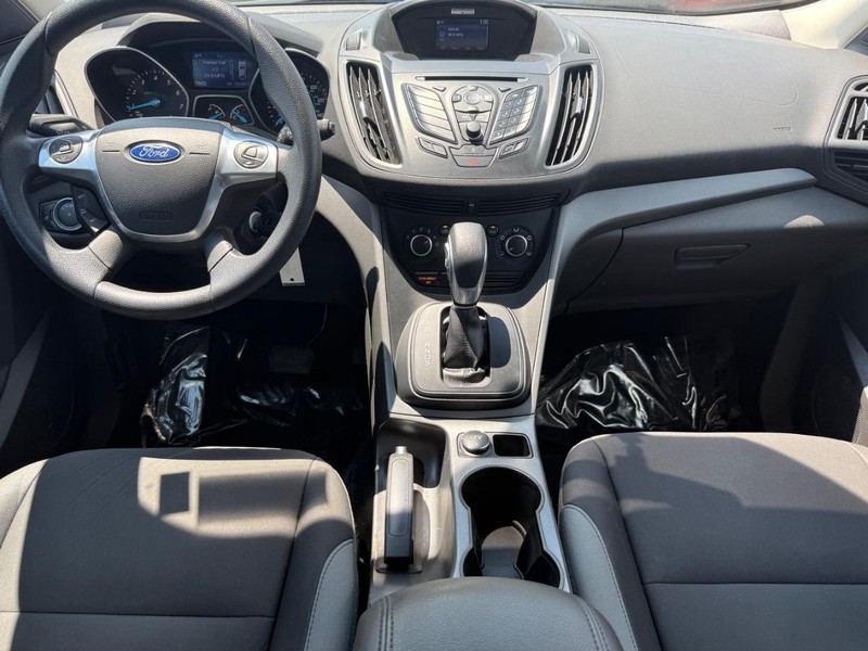 Ford Escape Vehicle Full-screen Gallery Image 11