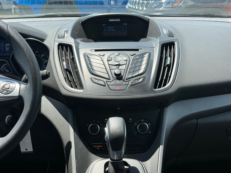 Ford Escape Vehicle Full-screen Gallery Image 12