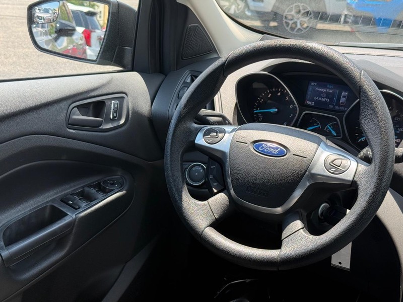 Ford Escape Vehicle Full-screen Gallery Image 14