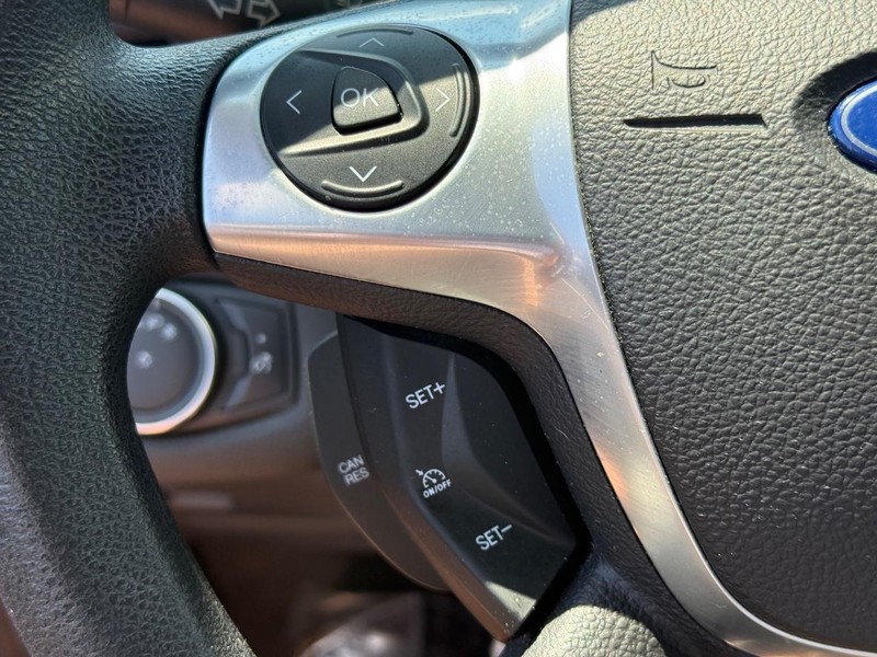 Ford Escape Vehicle Full-screen Gallery Image 16