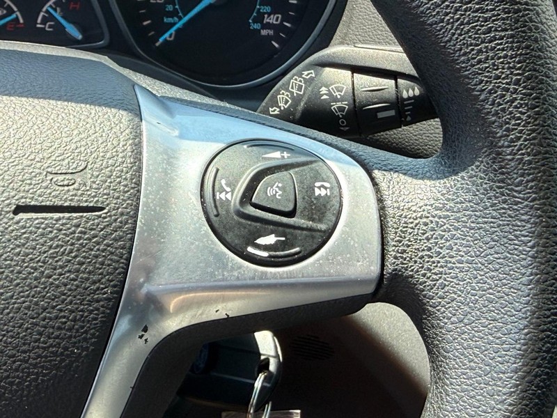 Ford Escape Vehicle Full-screen Gallery Image 17
