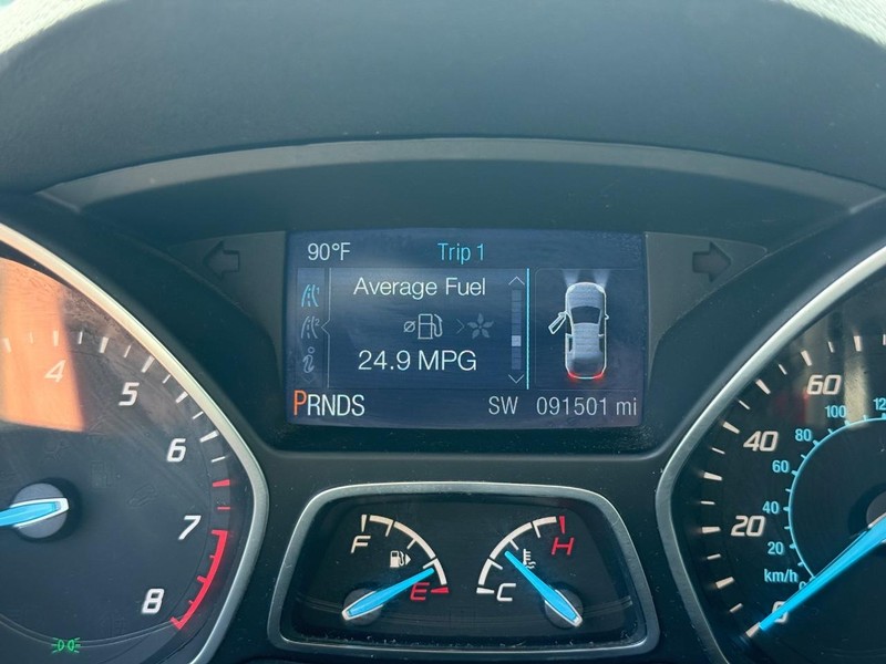 Ford Escape Vehicle Full-screen Gallery Image 18