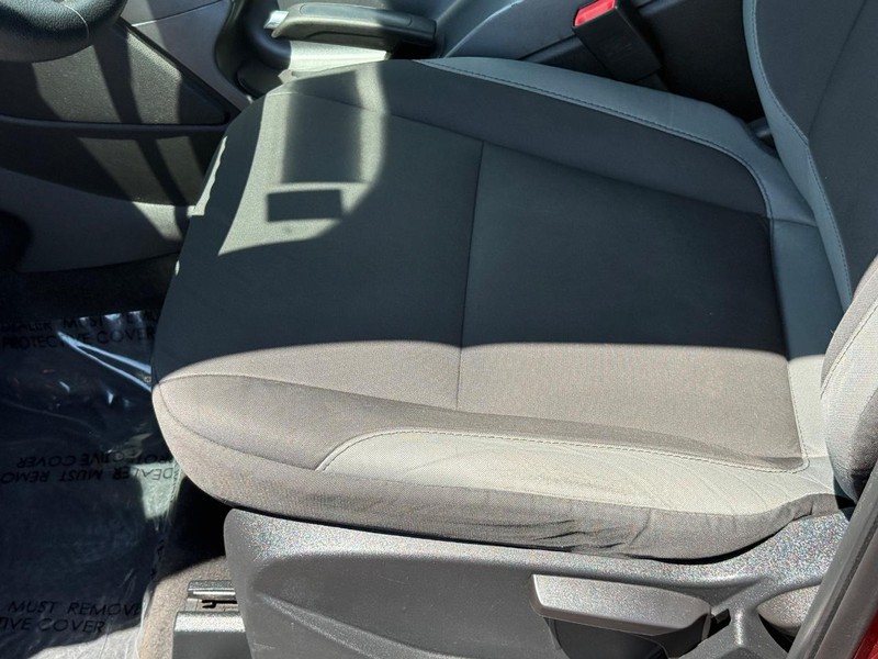 Ford Escape Vehicle Full-screen Gallery Image 21