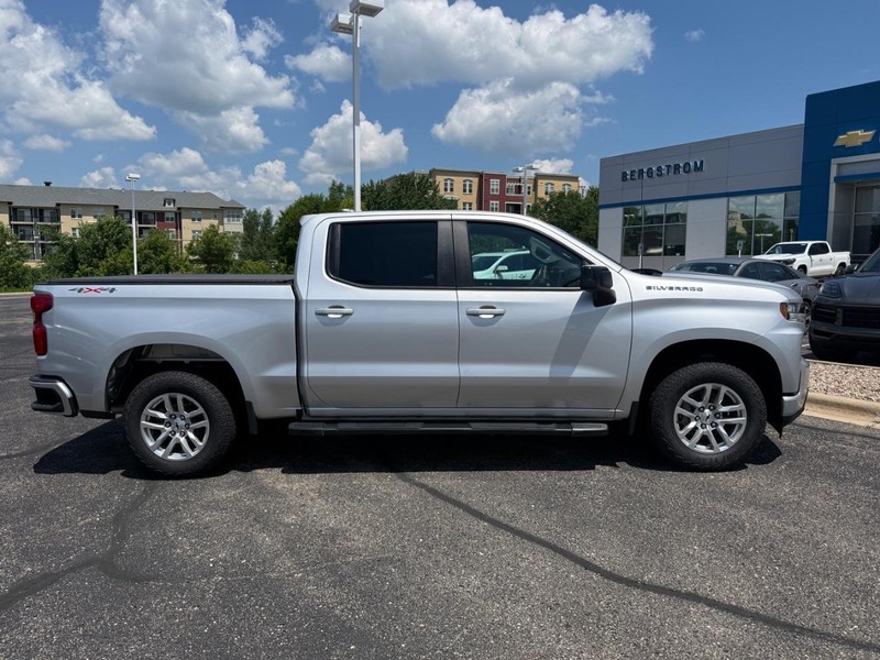 Chevrolet Silverado 1500 LTD Vehicle Full-screen Gallery Image 02