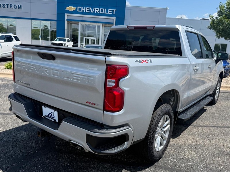 Chevrolet Silverado 1500 LTD Vehicle Full-screen Gallery Image 03