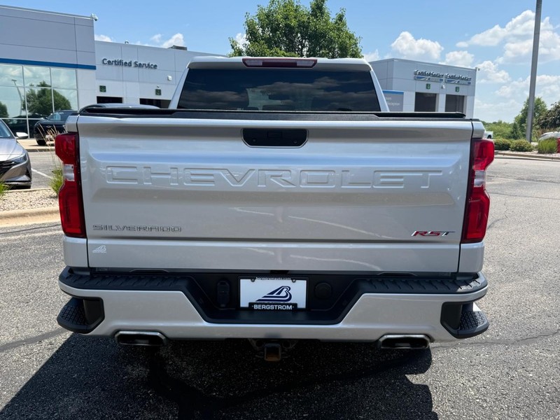 Chevrolet Silverado 1500 LTD Vehicle Full-screen Gallery Image 04