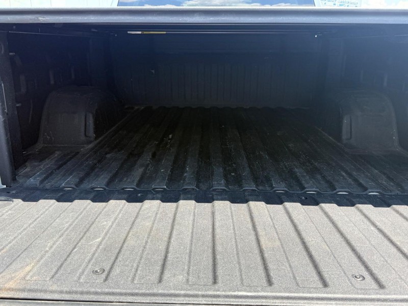 Chevrolet Silverado 1500 LTD Vehicle Full-screen Gallery Image 05