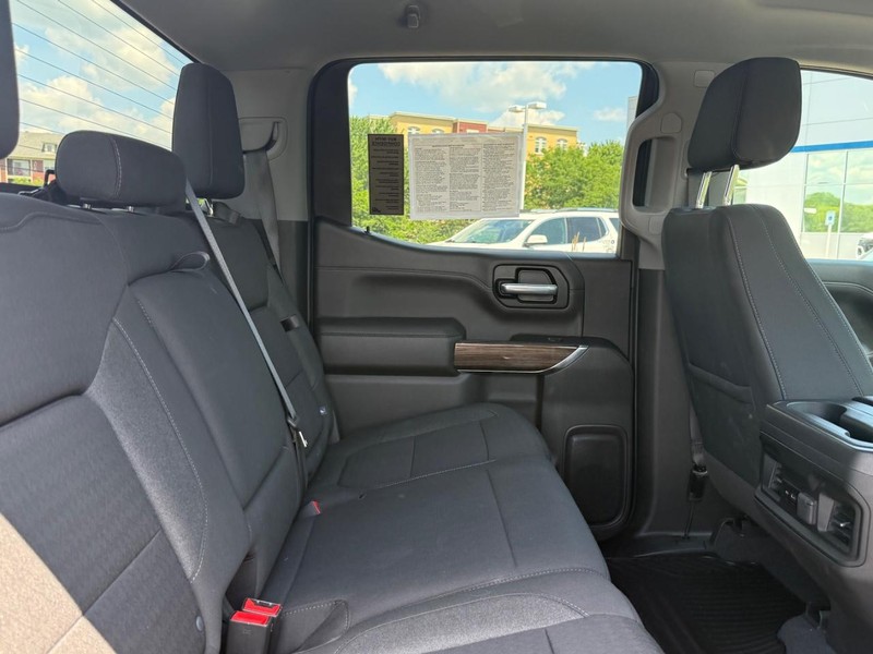 Chevrolet Silverado 1500 LTD Vehicle Full-screen Gallery Image 10