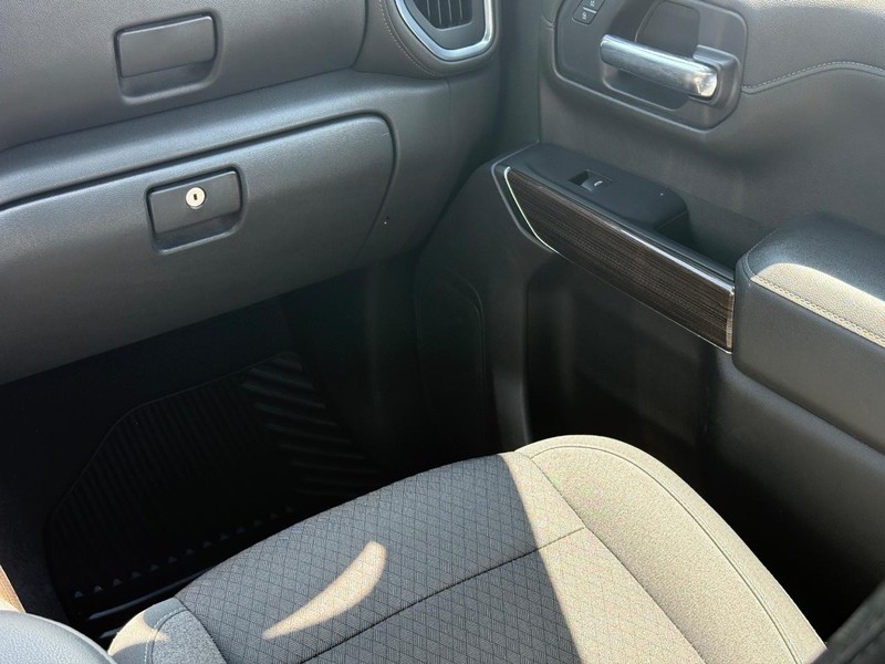 Chevrolet Silverado 1500 LTD Vehicle Full-screen Gallery Image 14