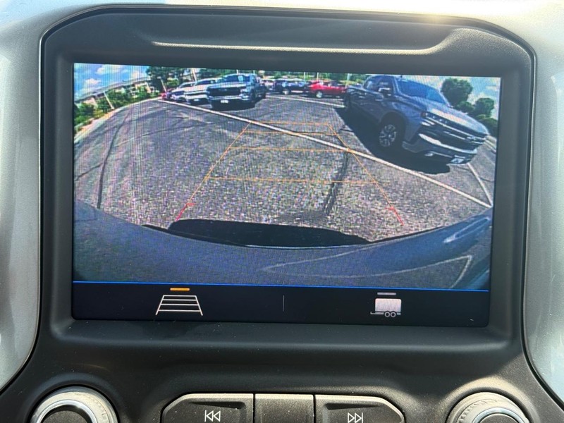 Chevrolet Silverado 1500 LTD Vehicle Full-screen Gallery Image 18